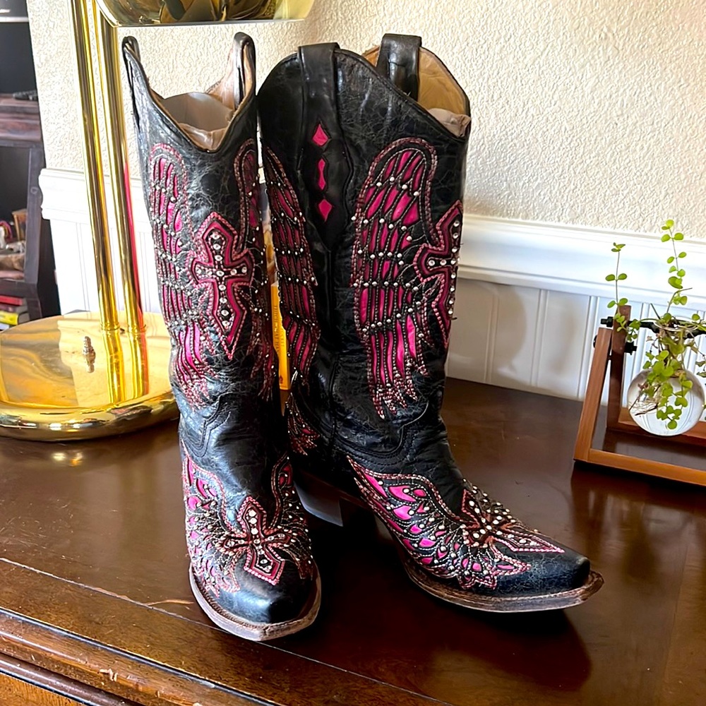 Blinged out rhinestone cross w/studded wings CORRAL boots
